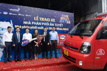 Lễ trao tặng xe tải cho NPP Ân Tuyết